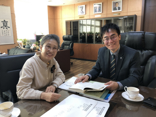 (좌)박영신 회장(우)조명우 총장